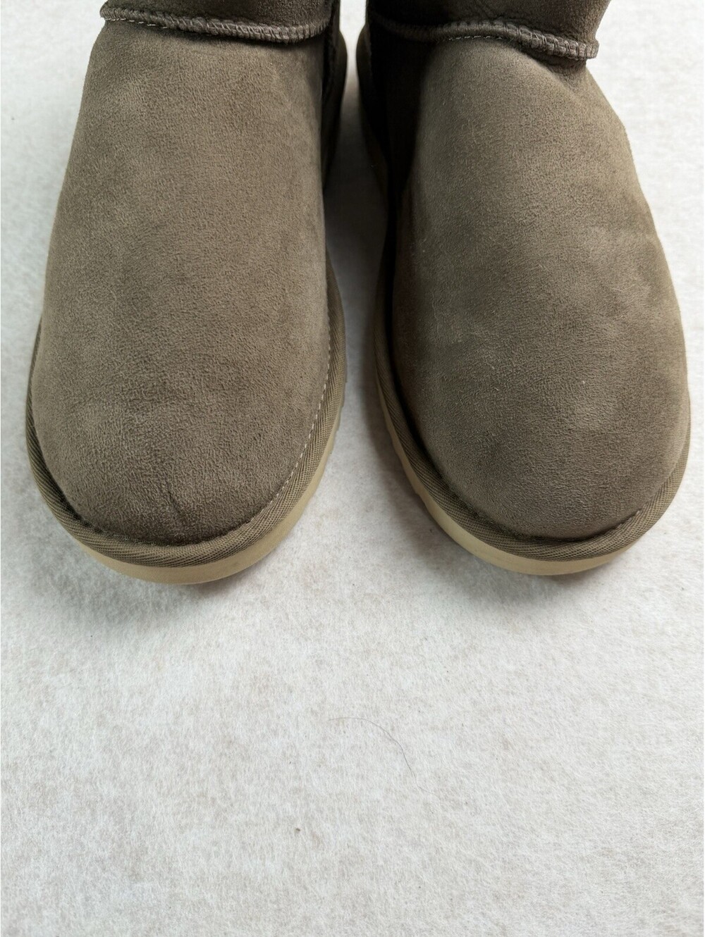 UGG Women's Classic Mini Boot Brown Shearling Ankle Bootie Size 11 EU 44 NWOB - Picture 2 of 11